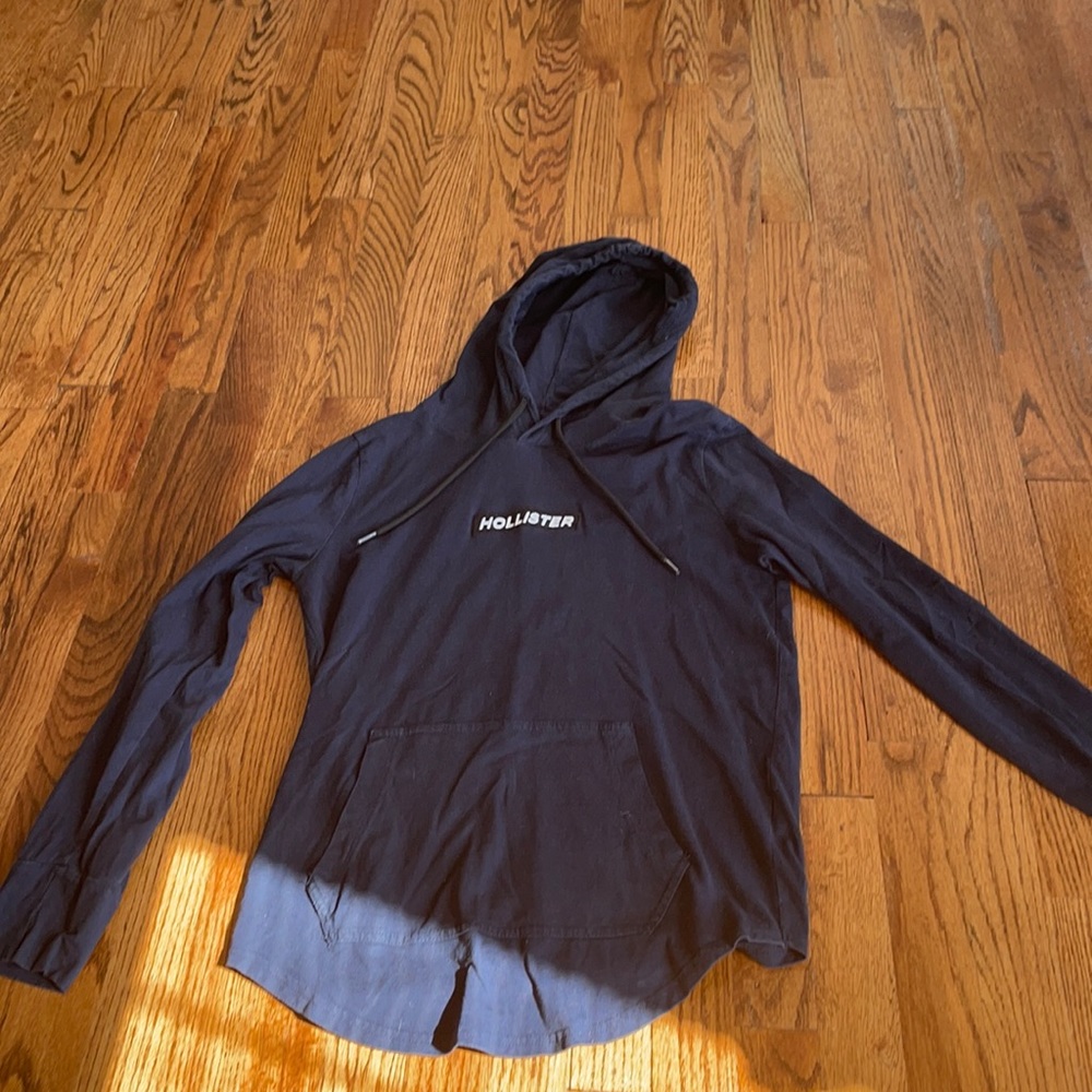 Men’s hollister hooded light weight sweatshirt